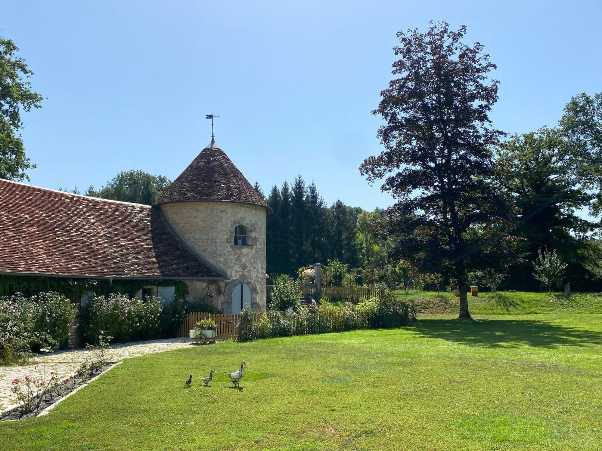 Le Colombier De Malpas Bed & Breakfast Quingey Exterior photo